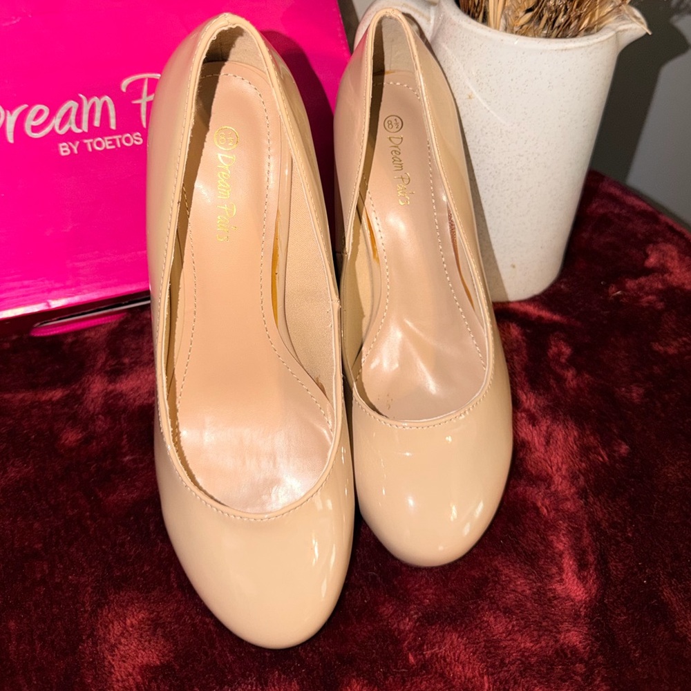 Dream Pairs NIB Women's Beige Heels - Picture 3 of 9